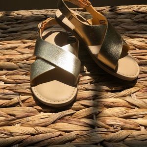 Toddler girls gold sandal